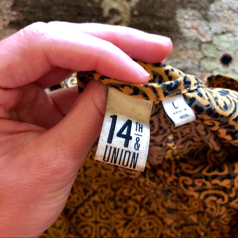 Cute Patterned Blouse - image 4